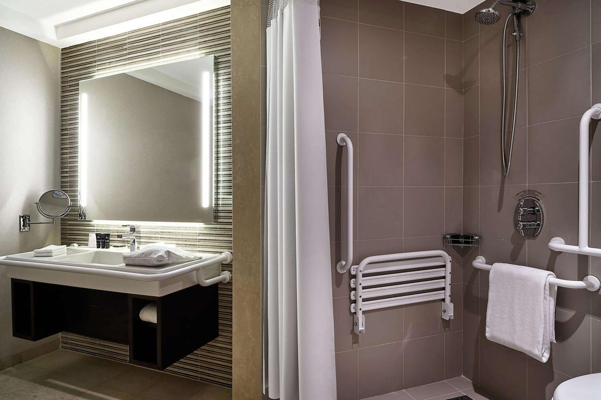 Twin Room with Walk-In Shower - Mobility Access
